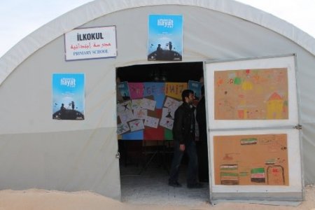 Suriyeli çocuklar hayata gülümsedi