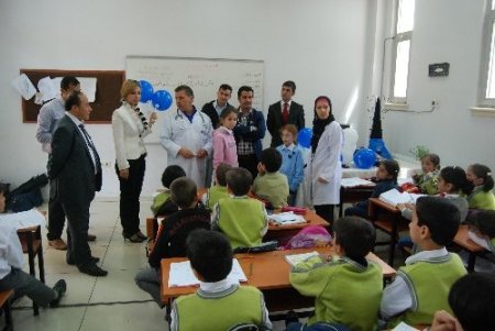 Suriyeli çocuklar sağlık taramasından geçti
