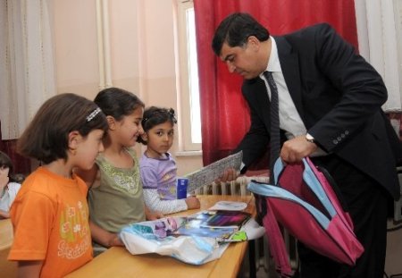 Suriyeli çocukların eğitim desteği mutluluğu