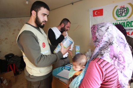 Suriyeli ikizler yeterli besini alamazsa ölecek