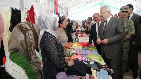 Suriyeli kadınların hazırladığı kermes açıldı
