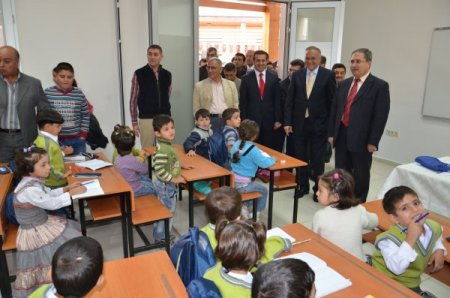 Suriyeli minikler derslerinden geri kalmayacak