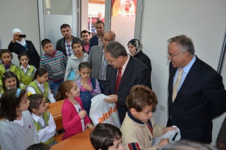 Suriyeli minikler derslerinden geri kalmayacak