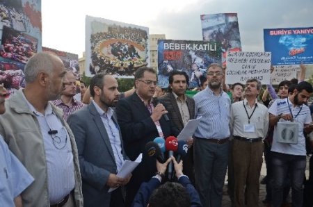 Suriyeli mülteciler, Esed'in öldürdüğü çocuklar için protesto düzenledi