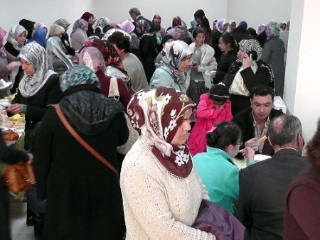 Suriyeli mülteciler yararına kermes