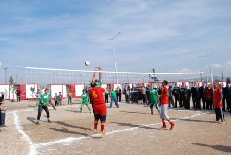 Suriyeli sığınmacılar bu toplarla savaşa değil spora yöneldi
