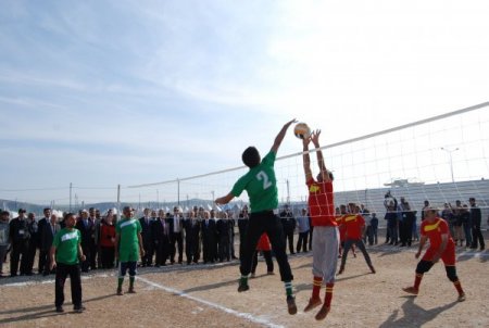 Suriyeli sığınmacılar bu toplarla savaşa değil spora yöneldi