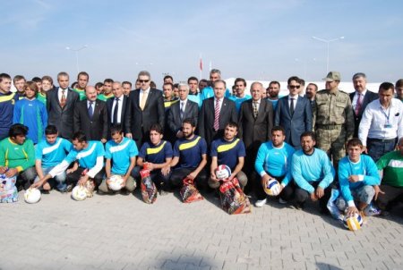 Suriyeli sığınmacılar bu toplarla savaşa değil spora yöneldi