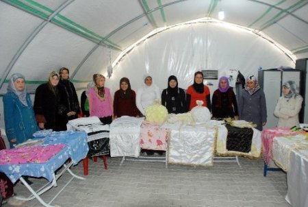 Suriyeli sığınmacılar el ürünleri kermesi açıyor