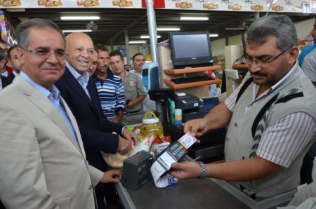 Suriyeli sığınmacıların ‘Kızılay Kart’ı oldu, gıdayı sanal parayla alacaklar