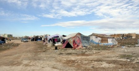 Suriyeli vatandaşlar, Midyat’ta çadırlara yerleşti