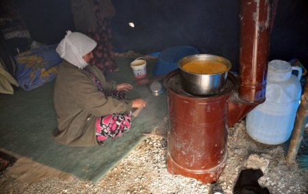 Suriyeli vatandaşlar, Midyat’ta çadırlara yerleşti