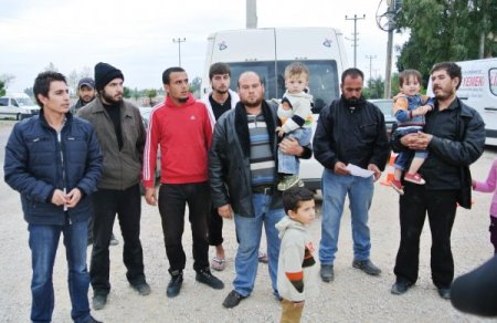 Suriyeliler, kamptaki yakınlarının gösterilmemesine tepkili