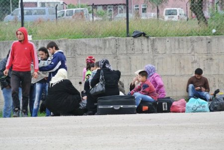 Suriyeliler, kamptaki yakınlarının gösterilmemesine tepkili