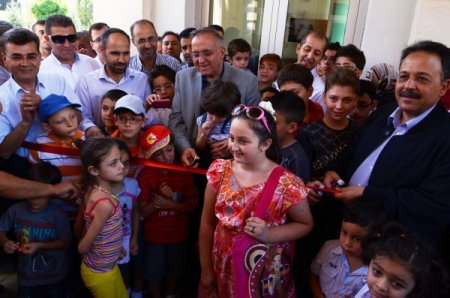 Suriyeliler için kurulan bilgi merkezinde çocuklar da eğitim görecek