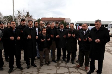 Suriyeliler için toplanan 9 TIR dolusu yardım malzemesi dualarla yola çıktı