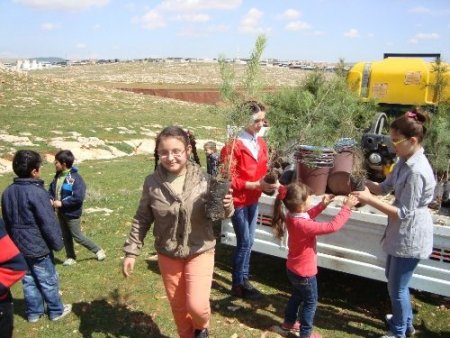 Suriyeliler ilgiye karşılıksız kalmadı, ‘Memnuniyet Ormanı’ oluşturdu