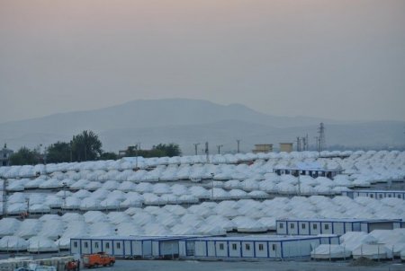 Suriyeliler okullar açılmadan çadır kente taşınacak