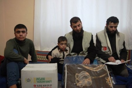 Suriyelilere para ve gıda yardımı yapıldı