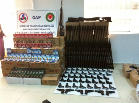 Suriyelilerin aracından cephanelik çıktı