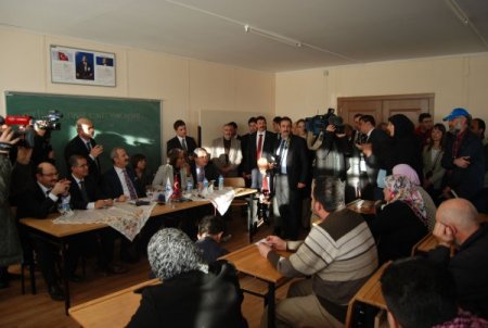 Suriyelilerin demokrasi heyecanına Zafer Çağlayan ortak oldu