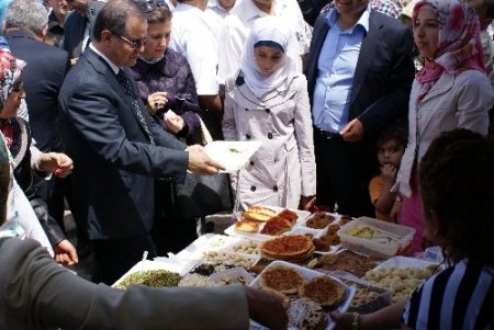 Suriyelilerin sergisine büyük ilgi