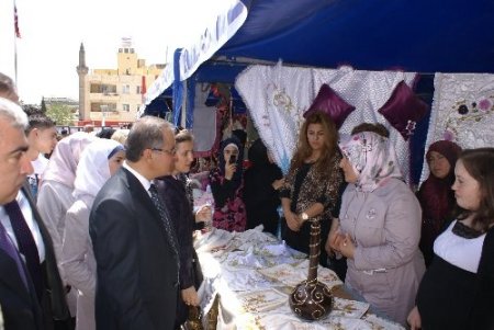 Suriyelilerin sergisine büyük ilgi