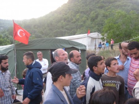 Suriyelilerin Sınır Hattında Korkulu Bekleyişleri Sürüyor