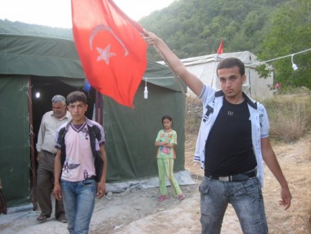 Suriyelilerin Sınır Hattında Korkulu Bekleyişleri Sürüyor