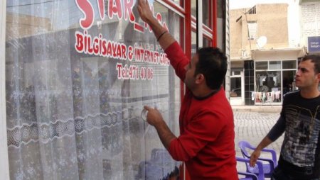 Suriye'nin jetlerine karşı esnafın koli bantlı çözümü