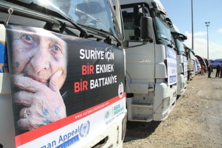 Suriye'ye en büyük yardım konvoyu Adana'dan gitti