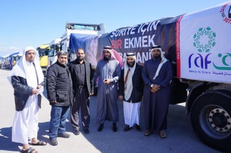 Suriye'ye gönderilen un yüklü 18 TIR Adana'dan yola çıktı