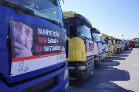 Suriye'ye gönderilen un yüklü 18 TIR Adana'dan yola çıktı