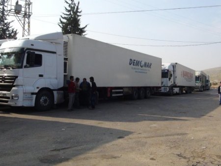 Suriye’ye yardım götüren TIR’lar için özel alan oluşturuldu