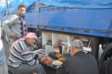 Suriye’ye yardım götüren TIR’lar için özel alan oluşturuldu