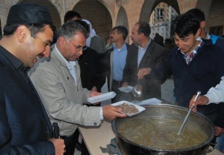 Suruç'ta Kutlu Doğum için tirit ziyafeti verildi