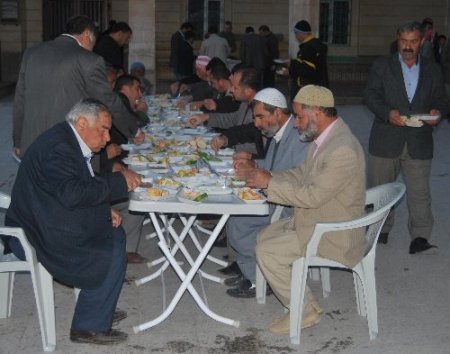 Suruç'ta Kutlu Doğum için tirit ziyafeti verildi