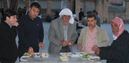 Suruç'ta Kutlu Doğum için tirit ziyafeti verildi
