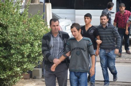 Suruç'ta okul ve PTT binasına molotof atan 5 kişi tutuklandı