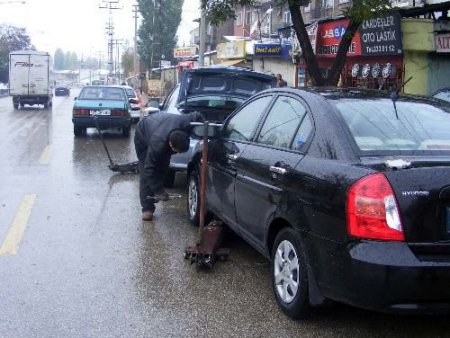 Sürücüleri Hazırlıksız Yakalayan Kar Yağışı Oto Lastik Satışlarında Artışa Yol Açtı