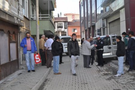 Sürücünün Kontrolünden Çıkan Minibüs, Evin Penceresine Çarptı