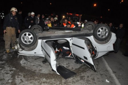 Sürücüsü arabada sıkıştı, emniyet müdürü yardıma koştu