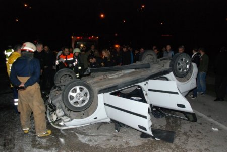 Sürücüsü arabada sıkıştı, emniyet müdürü yardıma koştu