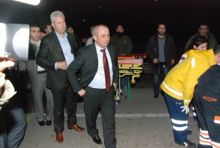 Sürücüsü arabada sıkıştı, emniyet müdürü yardıma koştu