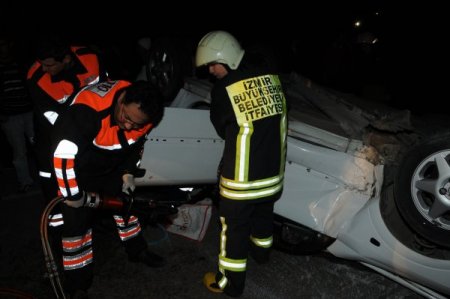 Sürücüsü arabada sıkıştı, emniyet müdürü yardıma koştu