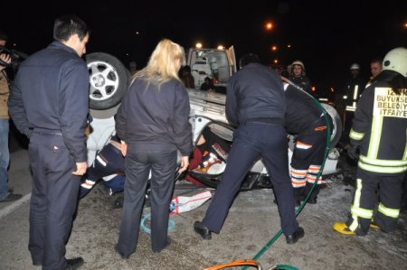 Sürücüsü arabada sıkıştı, emniyet müdürü yardıma koştu