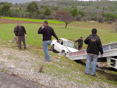Sürücüsü uyuyan otomobil şarampole yuvarlandı: 1 ölü, 2 yaralı