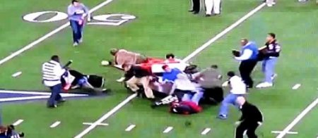 Sürücüsüz Araç Kalabalığa Daldı: 7 Yaralı