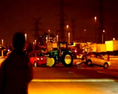 ‘sürücüsüz’ Traktör Ortalığı Savaş Alanına Çevirdi