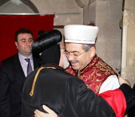 Süryaniler, 'Doğuş Bayramı'nı Kırklar Kilisesi'nde kutladı